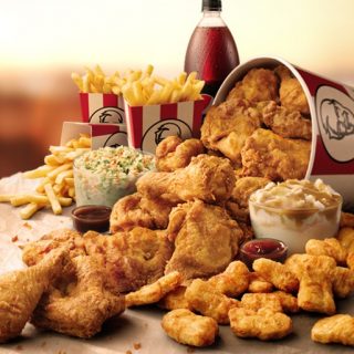 NEWS: KFC Giant Feast (15 Pieces Chicken, 18 Nuggets, 3 Large Chips, Potato & Gravy, Coleslaw, 1.25L Drink) 1
